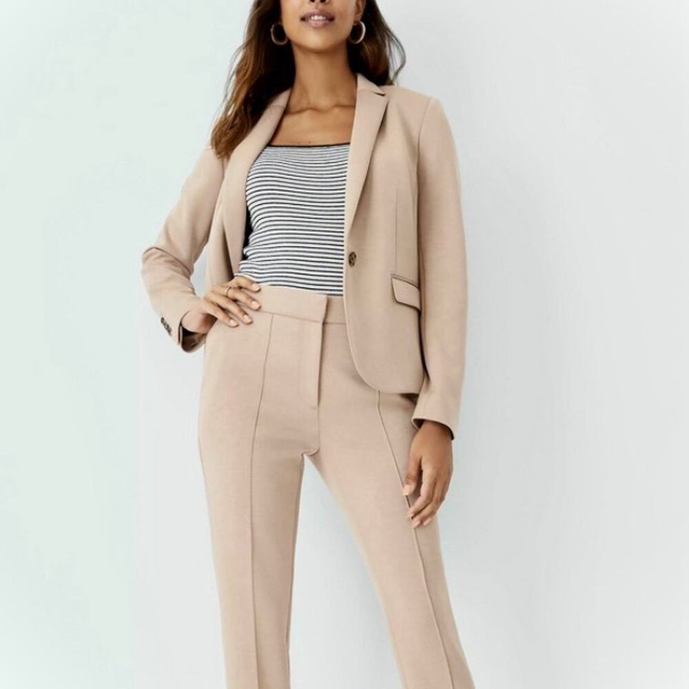 Like new! Ann Taylor LOFT Blazer – Tan/Nude